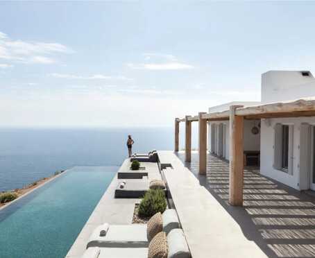 Offering you the finest collection of homes in Greece