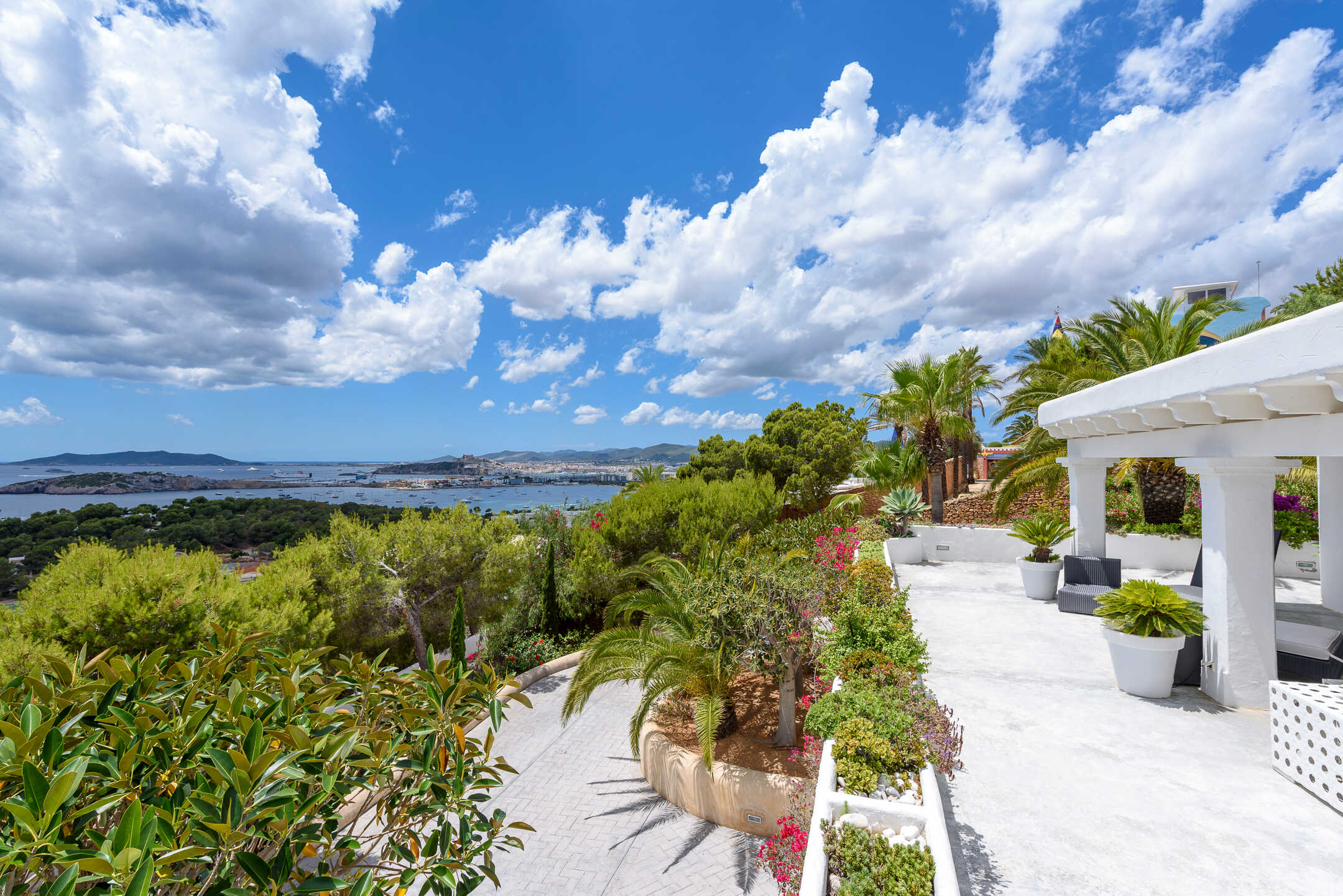 Villa Mist