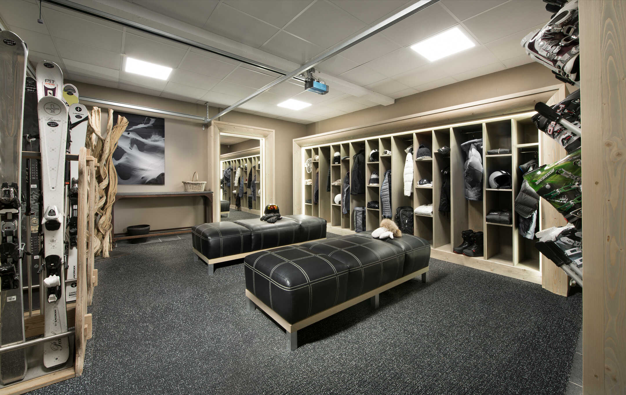 Chalet Black Pearl