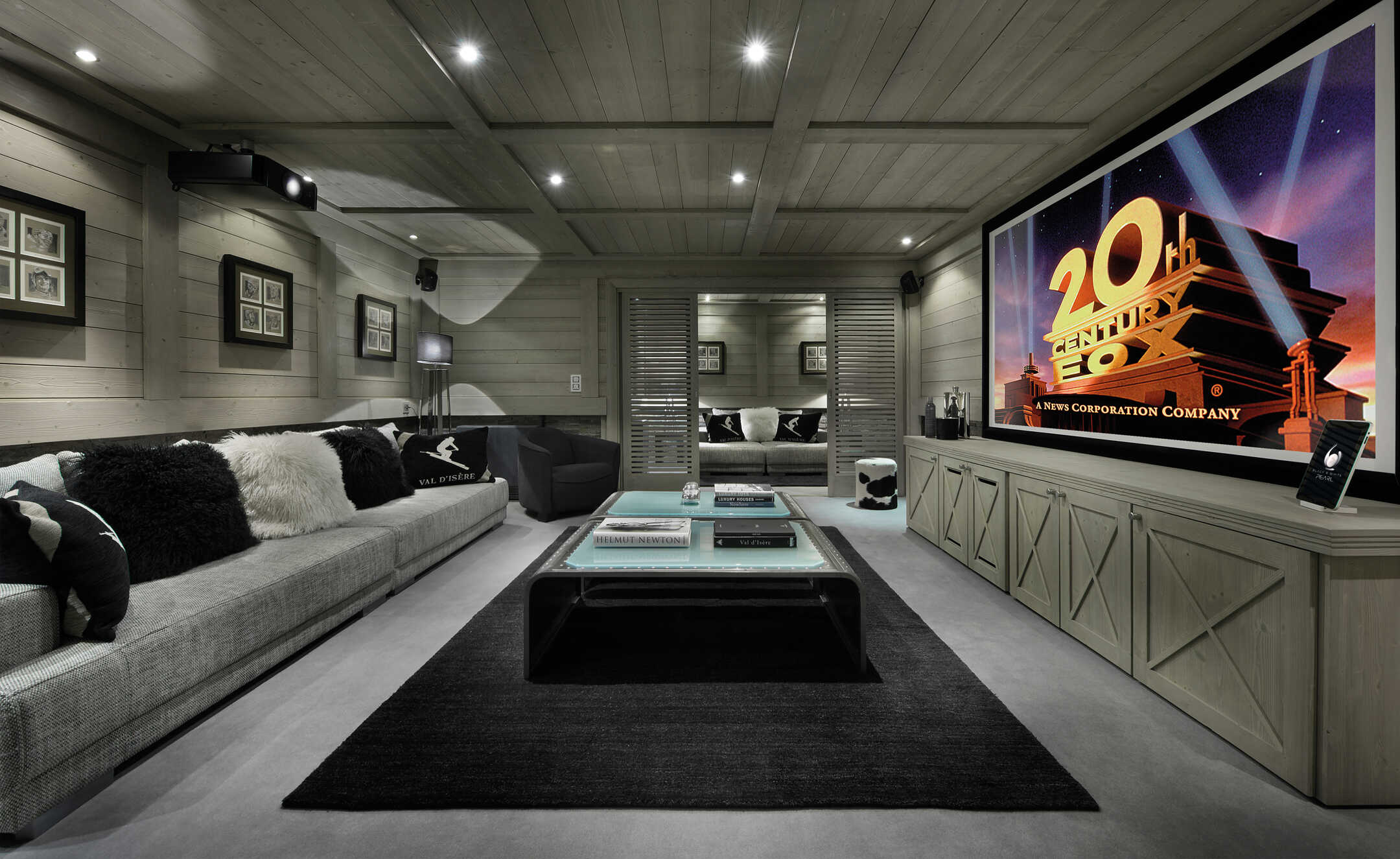 Chalet Black Pearl