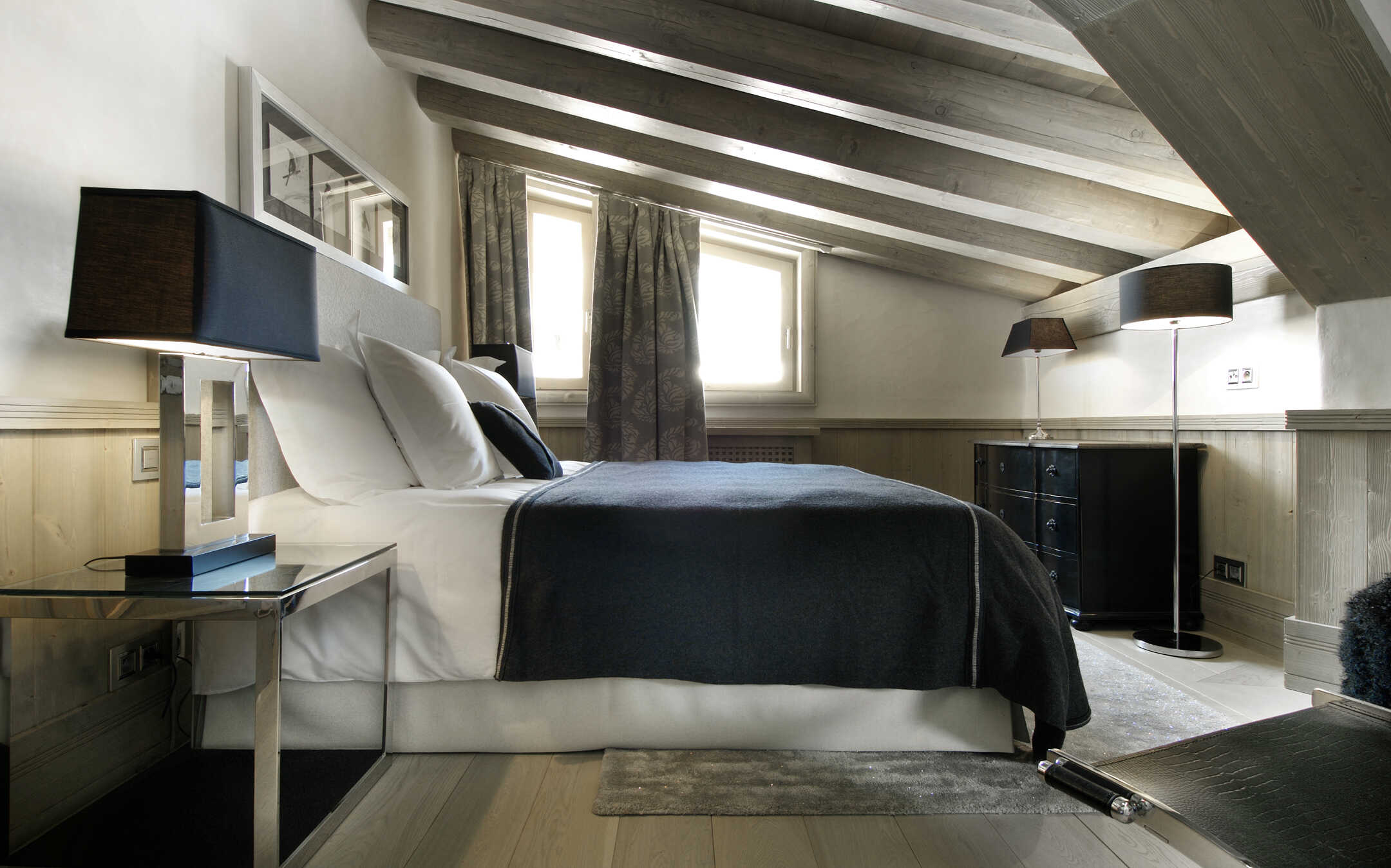 Chalet Black Pearl