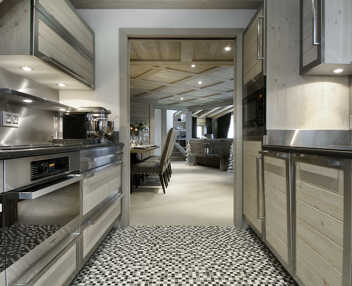 Chalet Black Pearl
