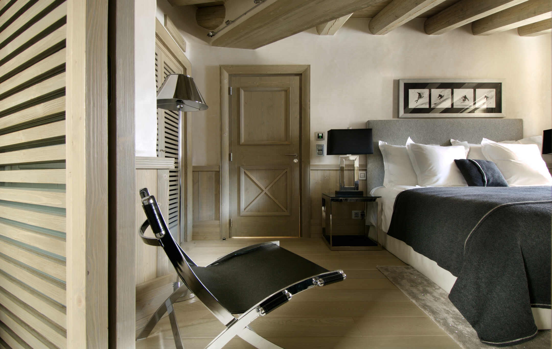 Chalet Black Pearl