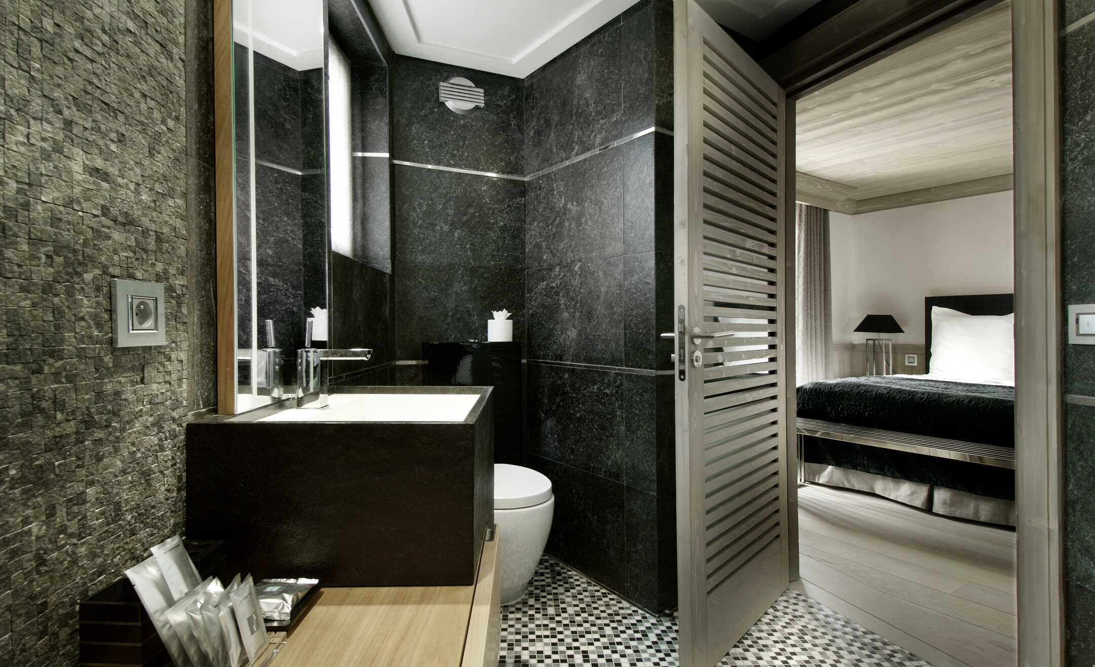 Chalet Black Pearl