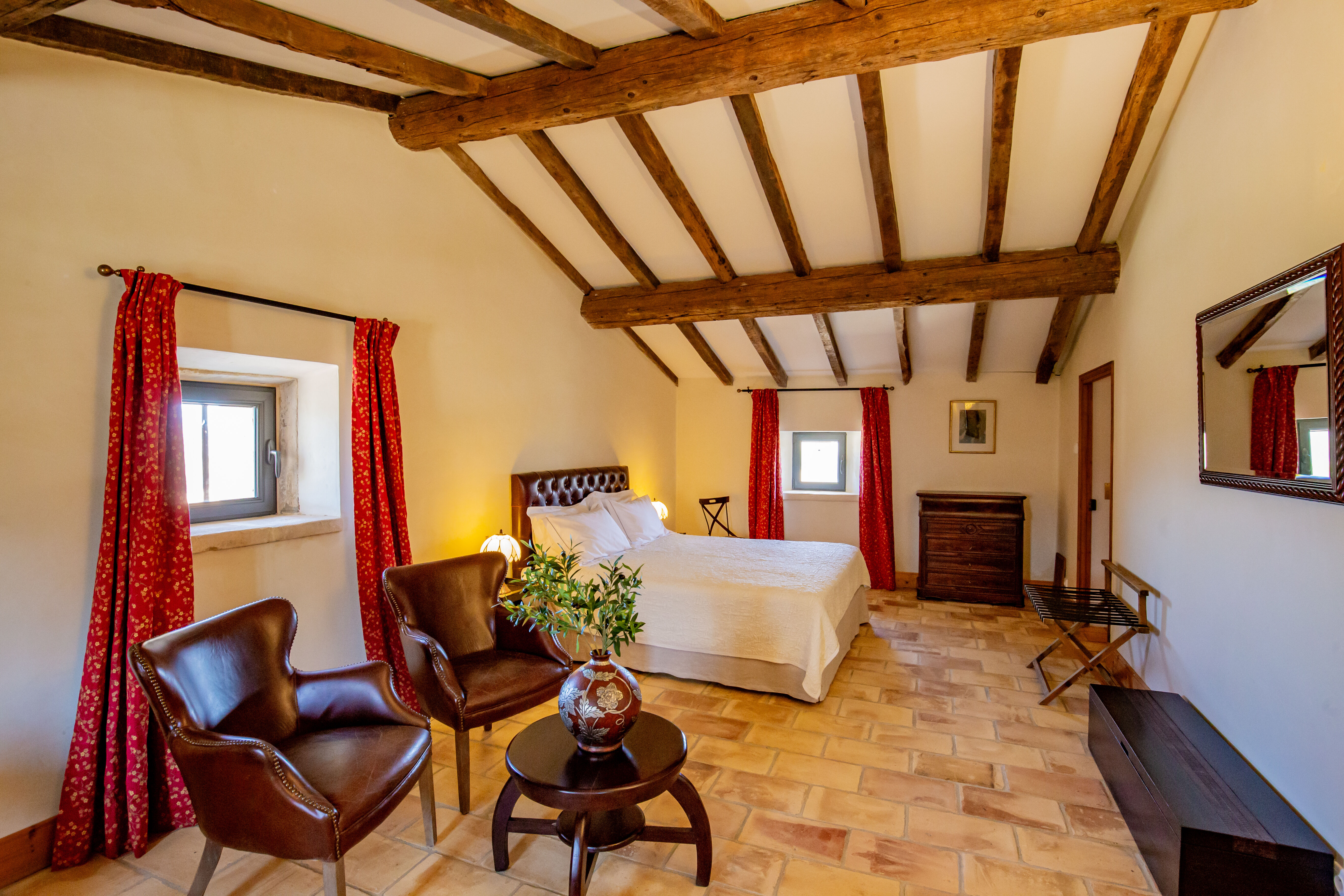 Bedroom 8 - Cabernet