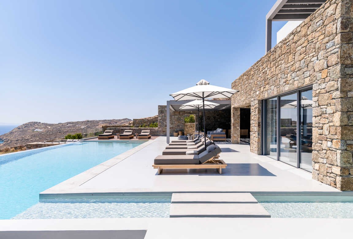 Greece : Beachfont Holiday Rentals & Luxury Villas by the beach - Le  Collectionist