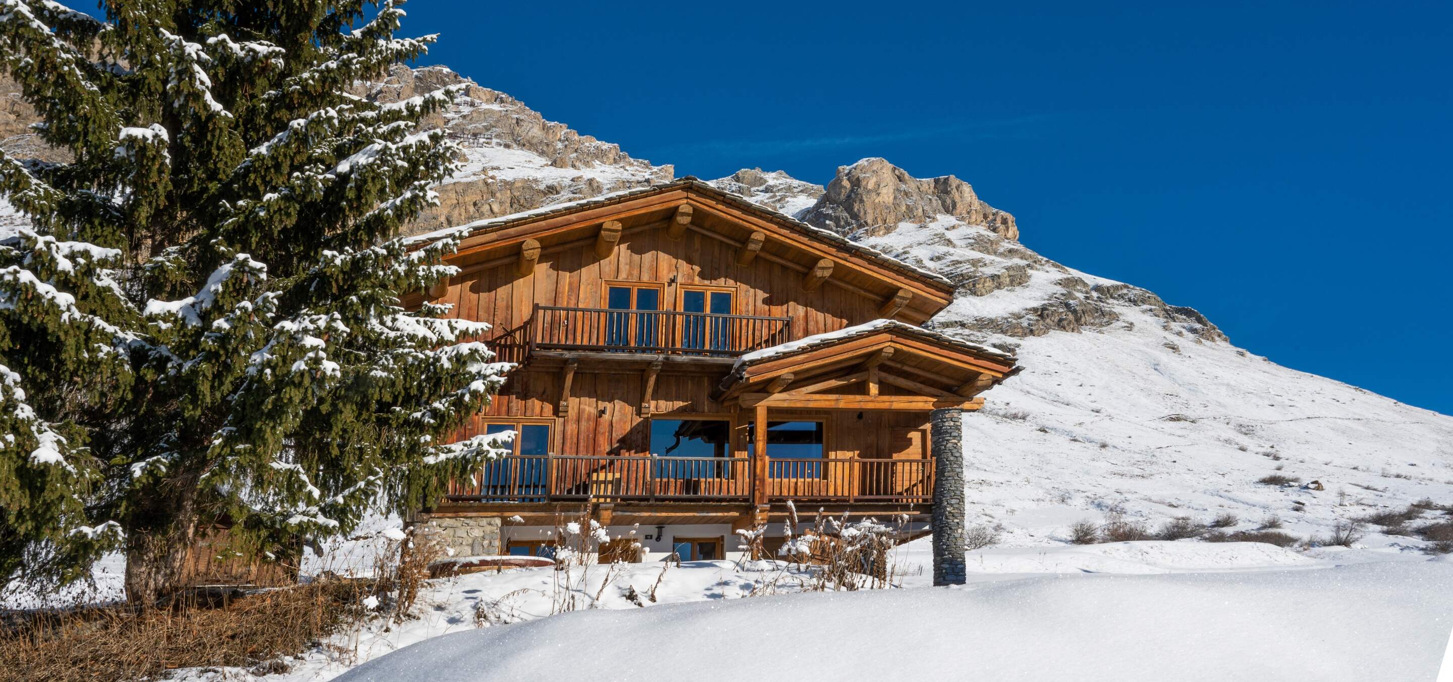 For Sale in the French Alps: Ski Chalet With a Backyard Mountain Range -  The New York Times