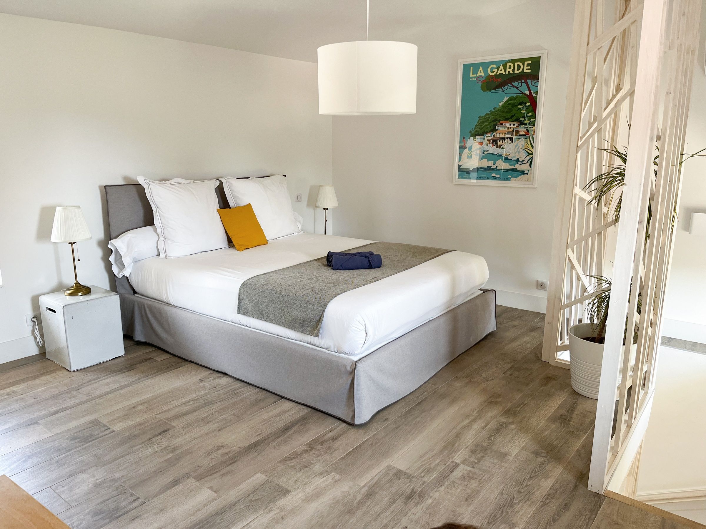 Bedroom 7 - La Garde