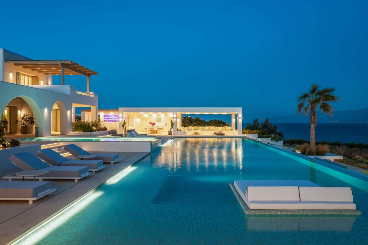 4973