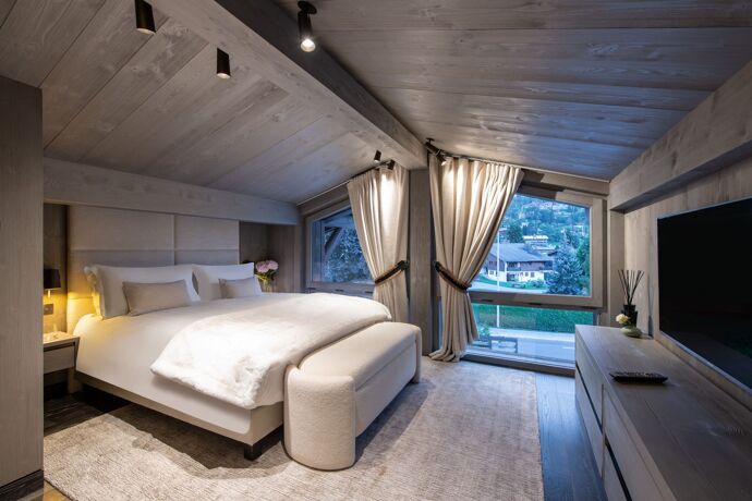 Chalet Crystal