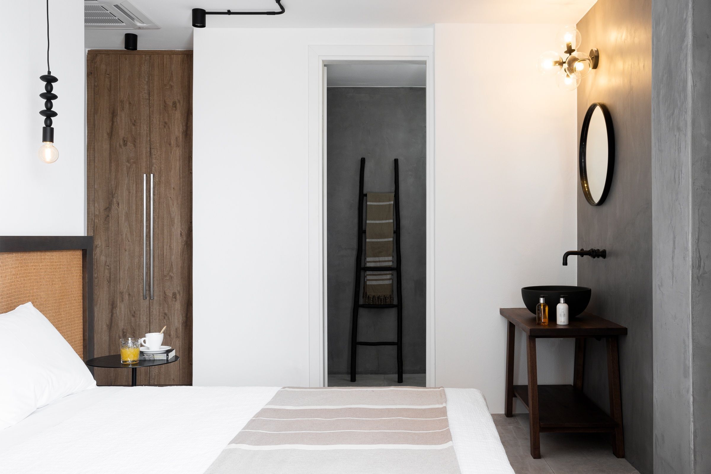 Guest Room - Bedroom 