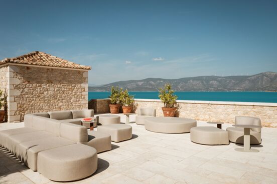 Villa Dwell