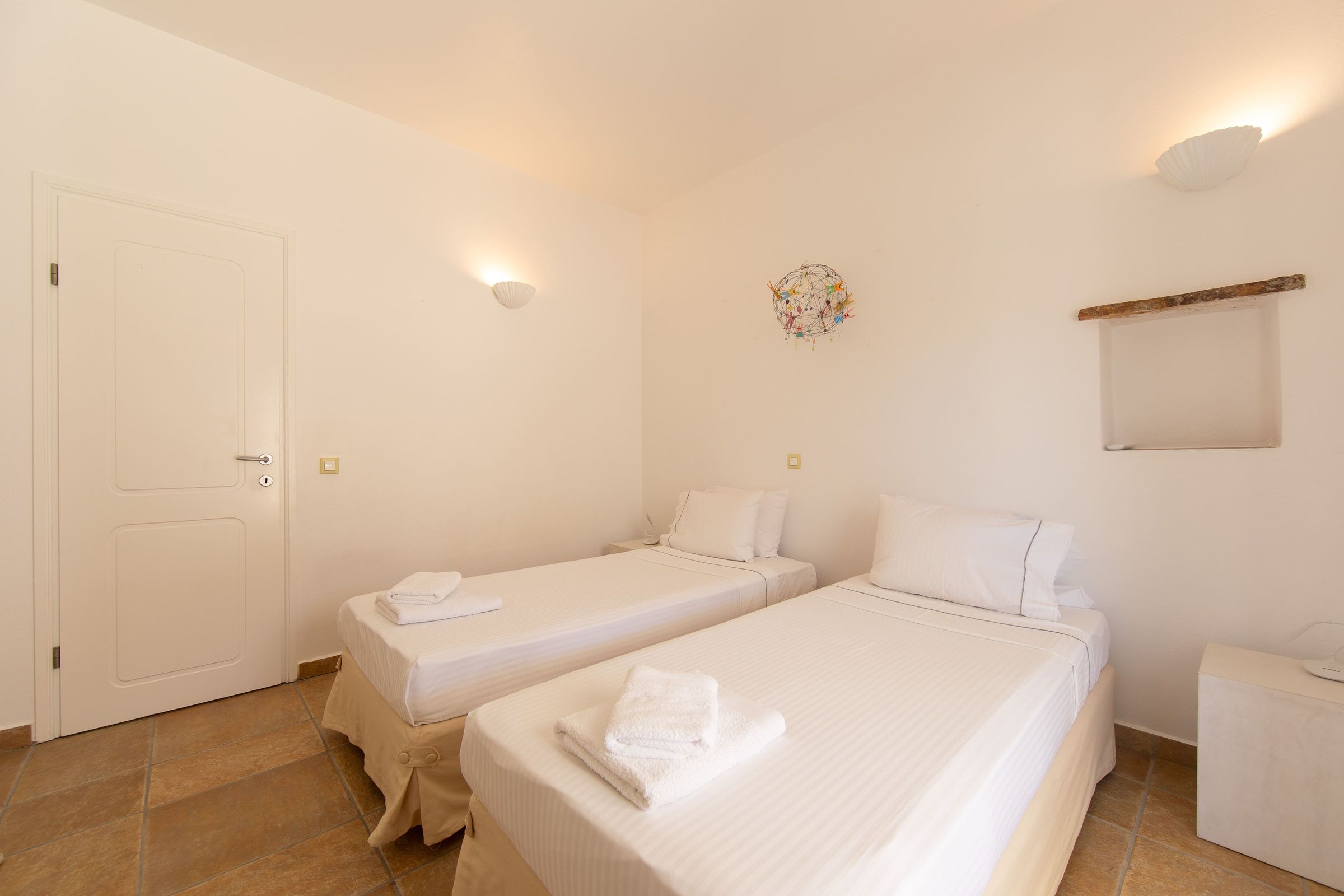 Main house - Bedroom 2