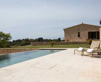 Villa Vanity