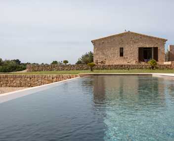 Villa Vanity