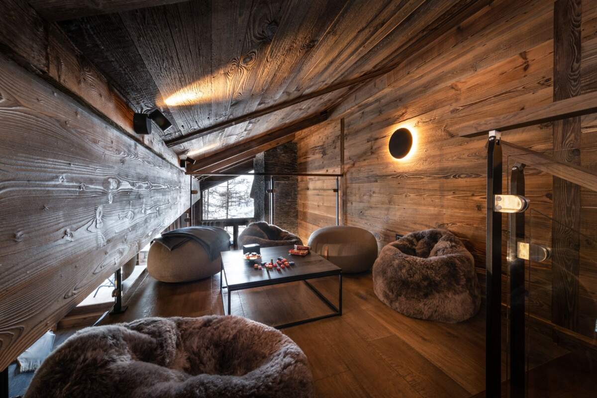 7660