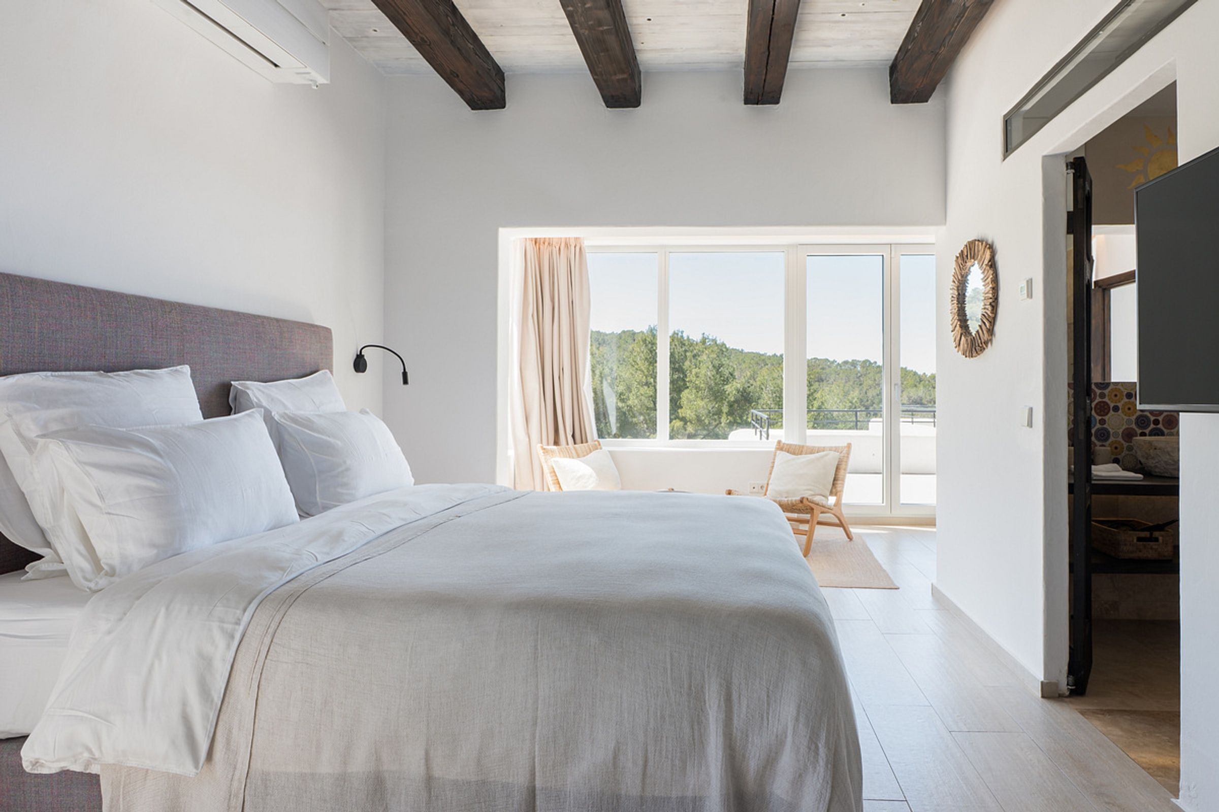 Bedroom 6 (Master 2)