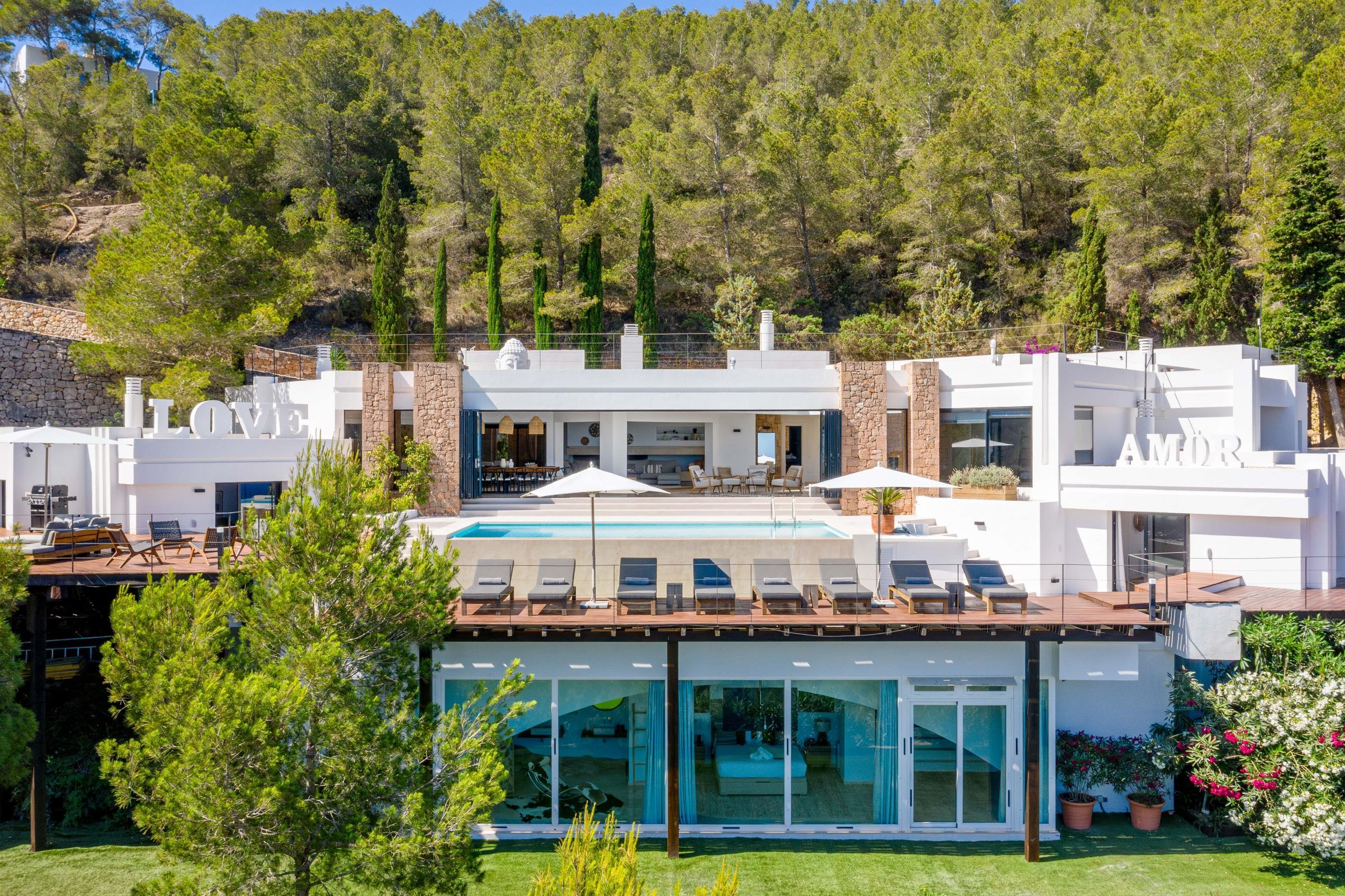 Villa Linne, Ibiza — 6 beds for 12 guests - Le Collectionist