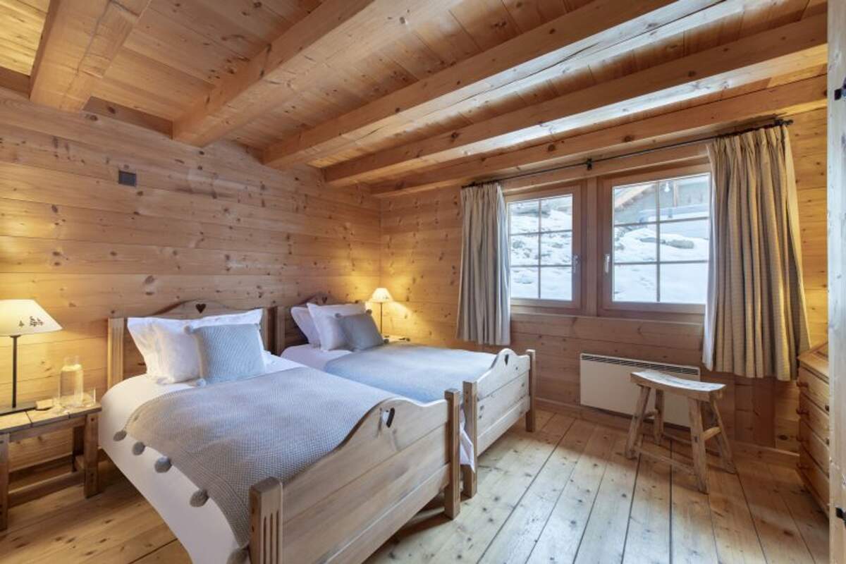 8132