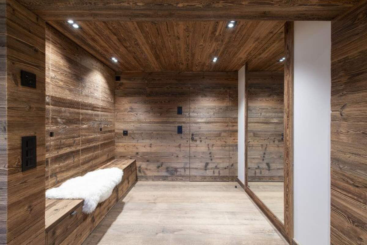 8343