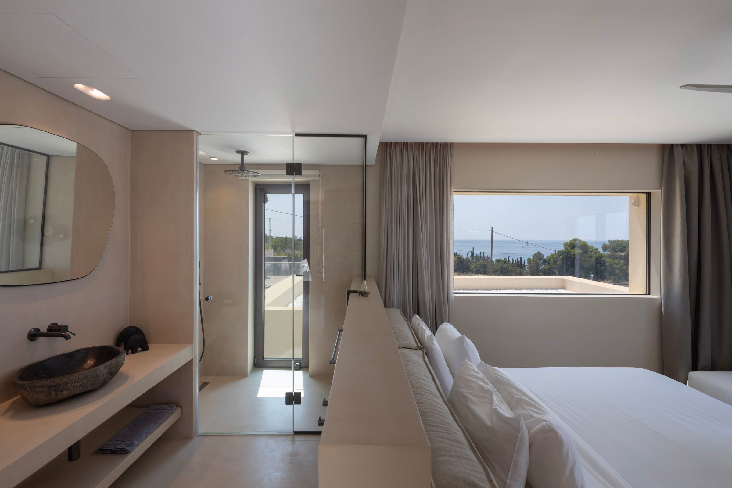 Master bedroom 2 - Mainhouse