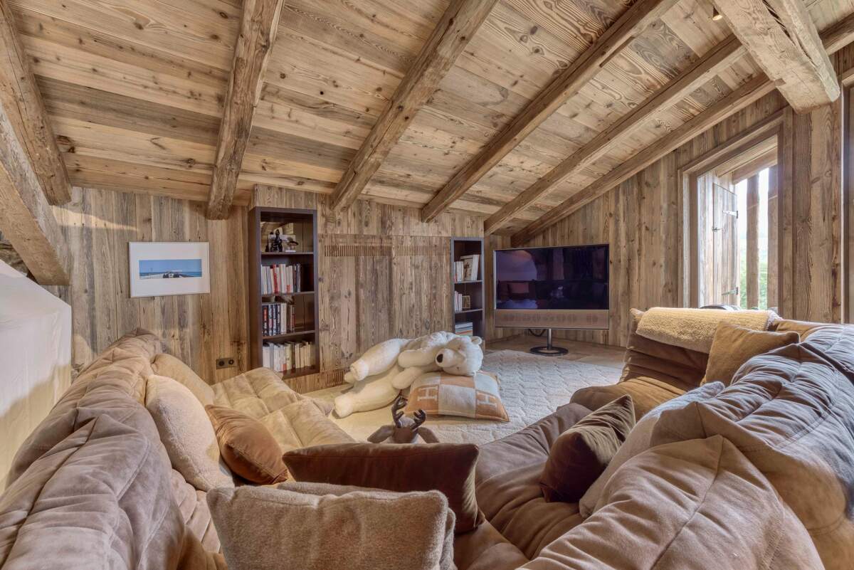 8526
