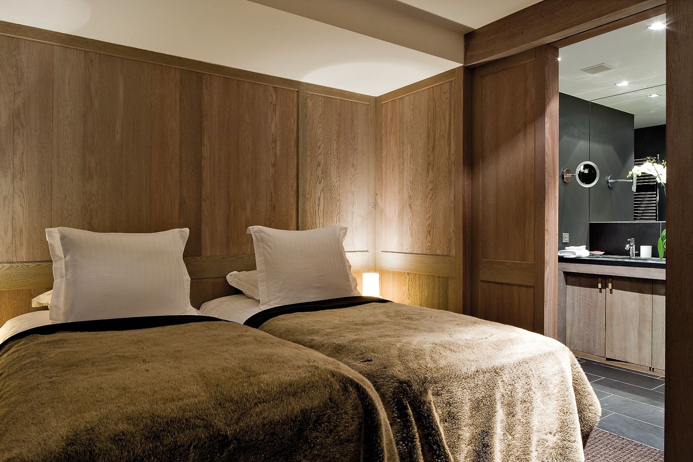 Bedroom 5 - english courtyard