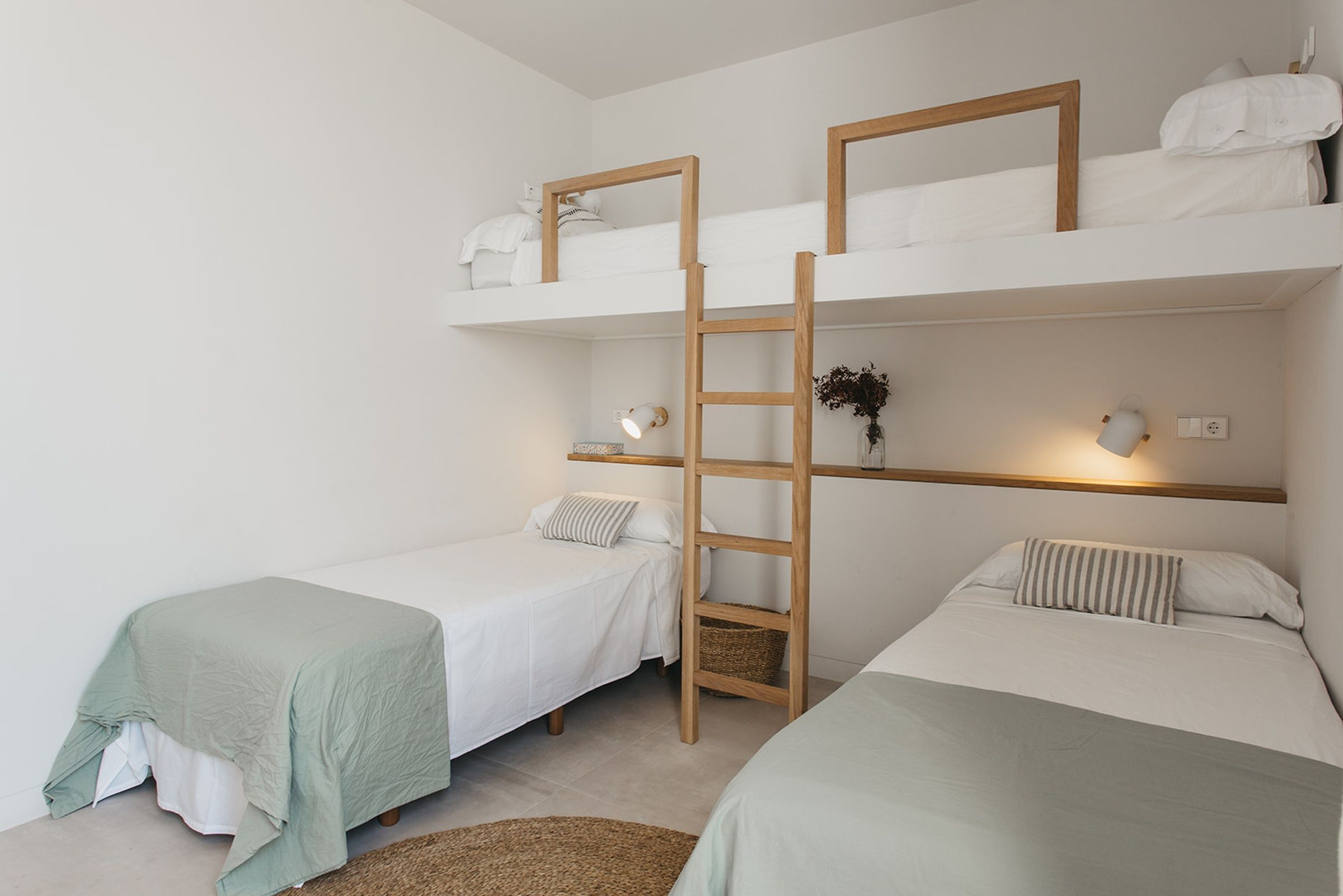 Bedroom 3 - access to the indoor terrace