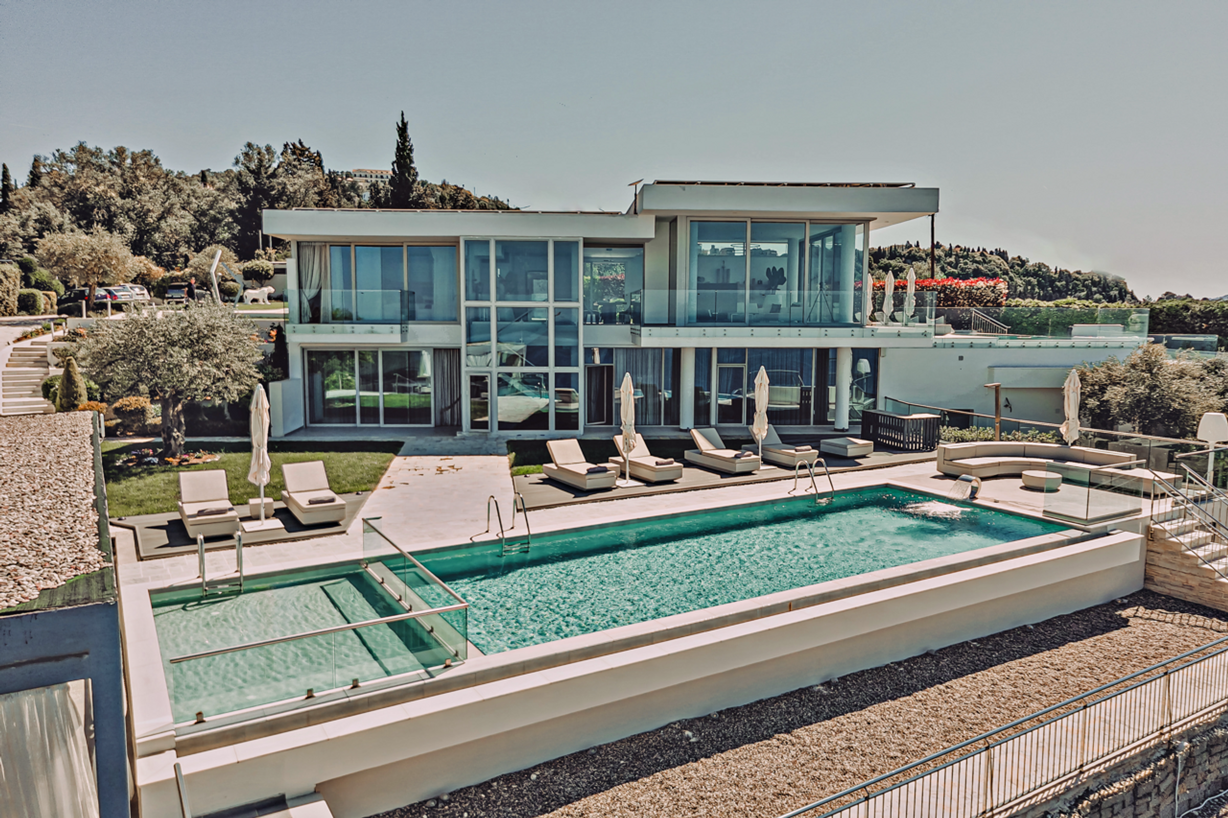 Villa Inception