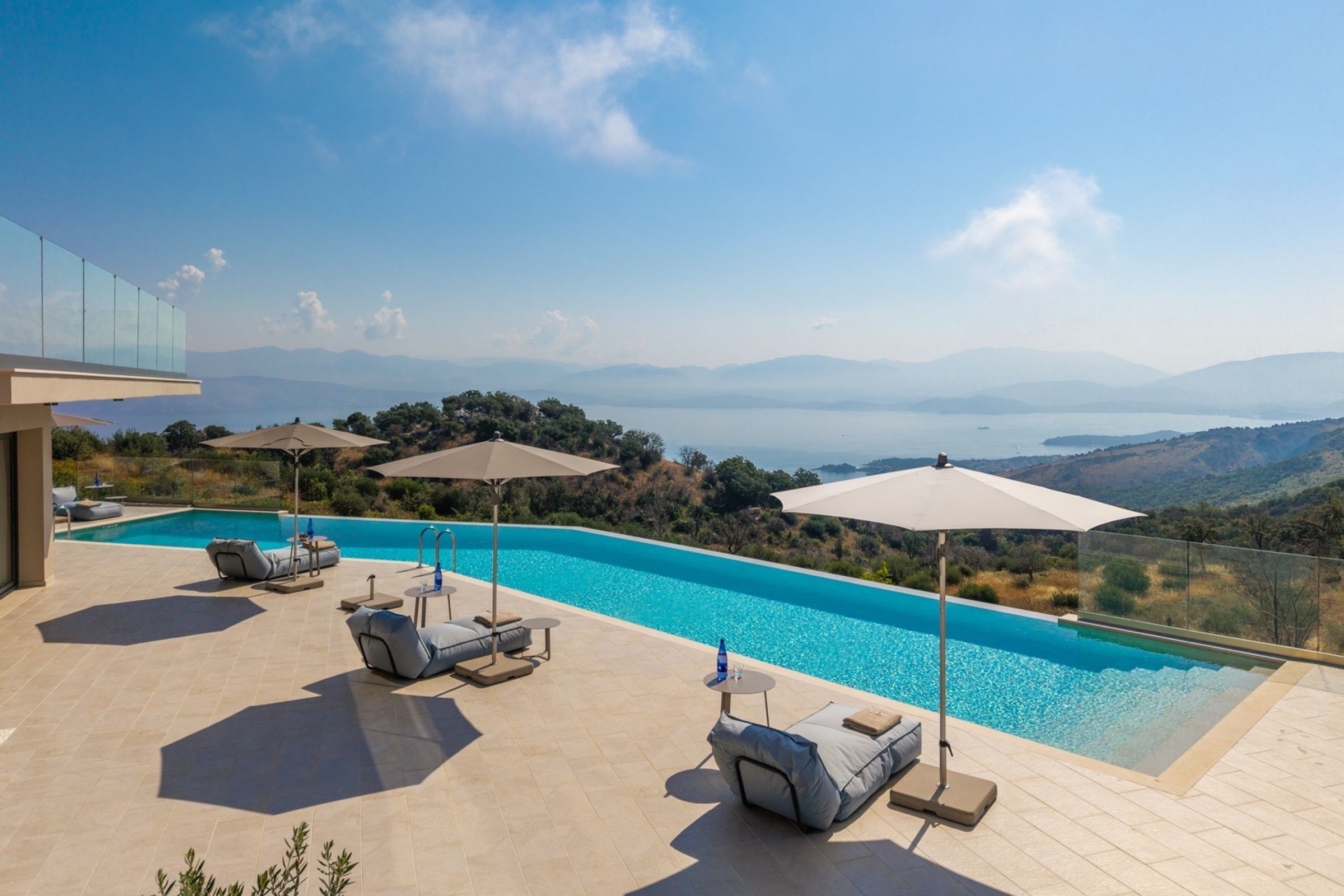Villa Avra