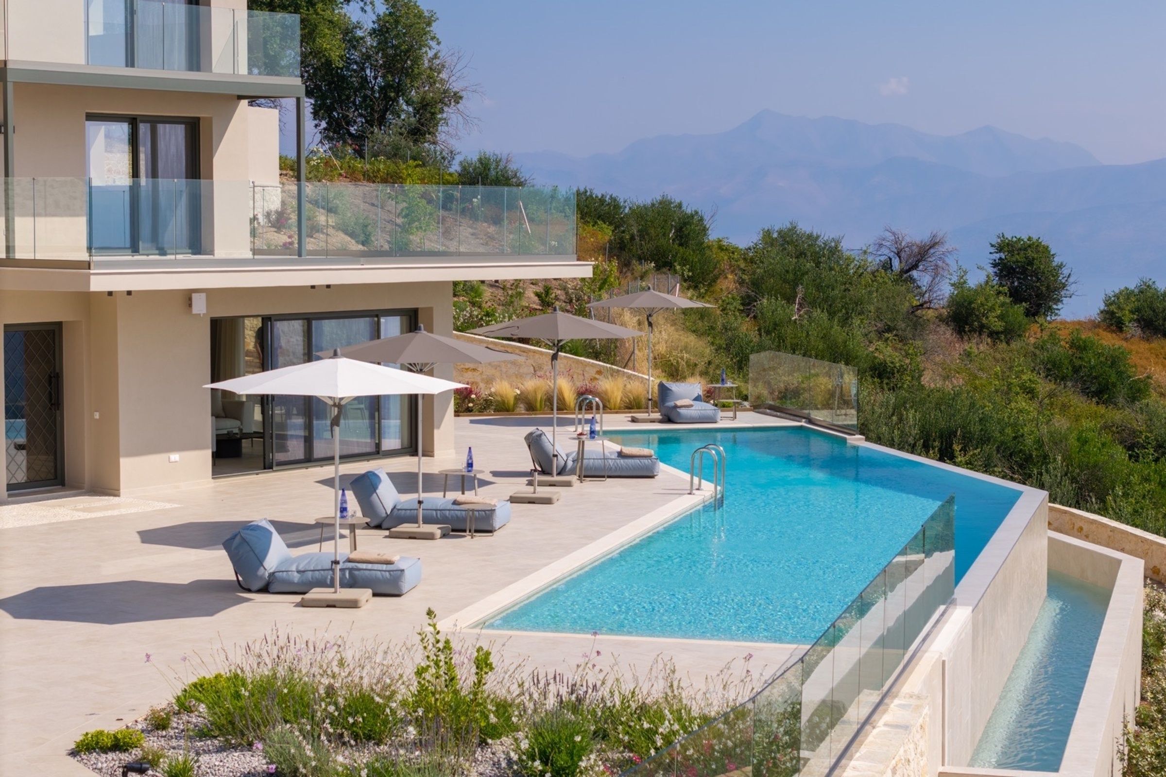Villa Avra