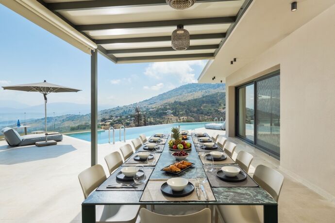 Villa Avra