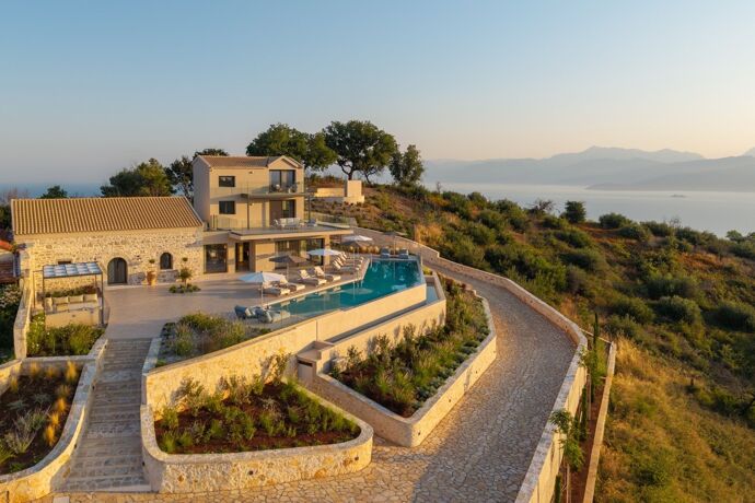 Villa Avra