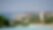 jeune femme sur la terrasse d'une villa à Saint-Tropez avec vue panoramique sur la mer