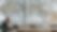 jeune-couple-regardant-une-vue-panoramique-sur-la-montagne-enneigee-depuis-la-baie-vitree-chalet-de-luxe-val-d-isere