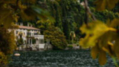 White-villa-with-Lake-Como-and-the-mountains-in-the-distance