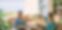 deux-femmes-prenant-aperitif-terrasse-vue-mer-saint-tropez-cote-d-azur