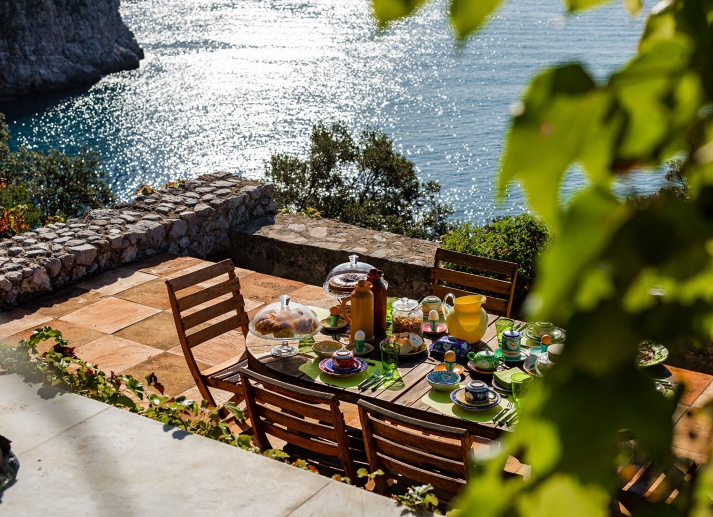 breakfast-by-the-sea-in-a-luxury-Amalfi-coast-villa