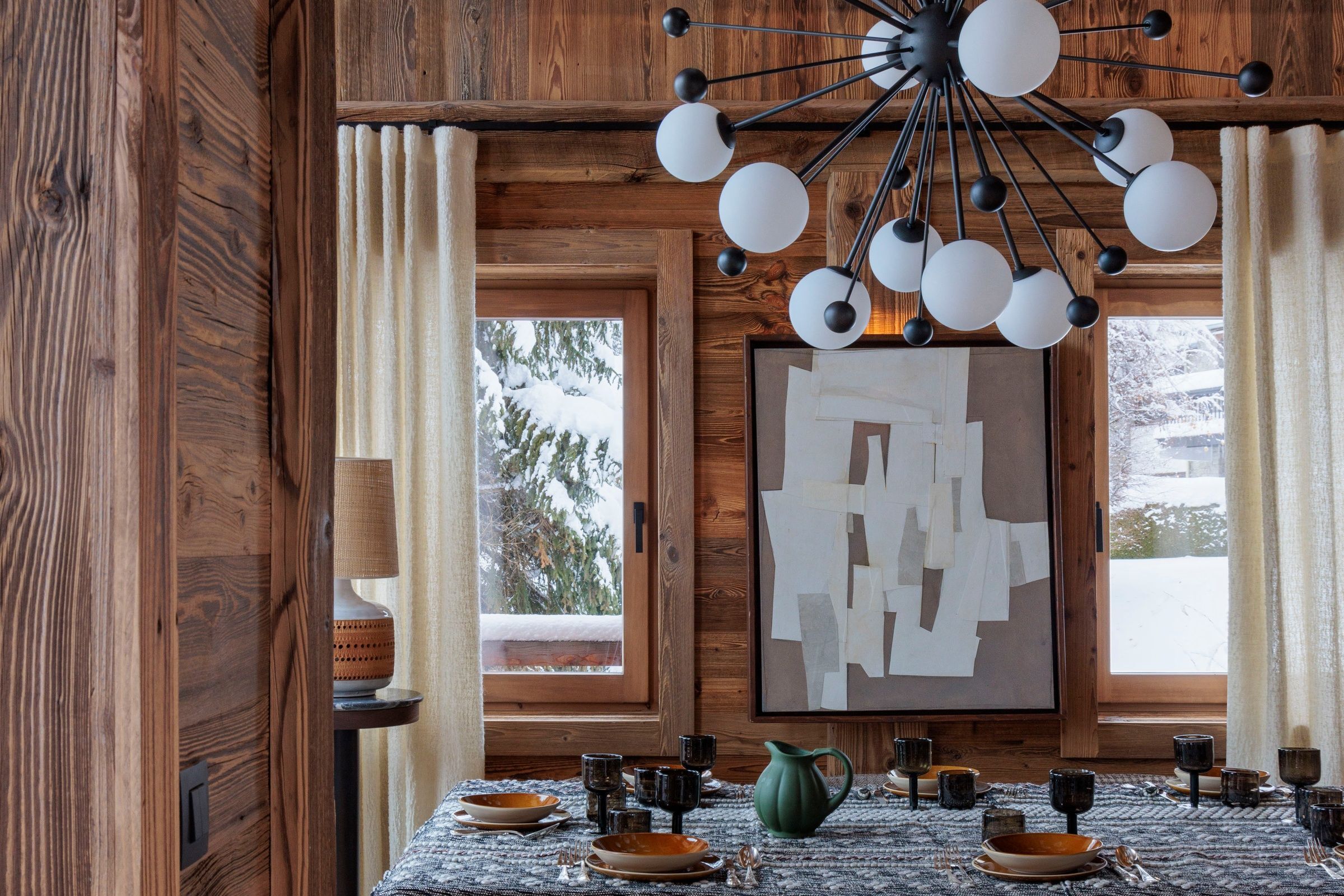  table a manger dans un chalet de luxe a megeve