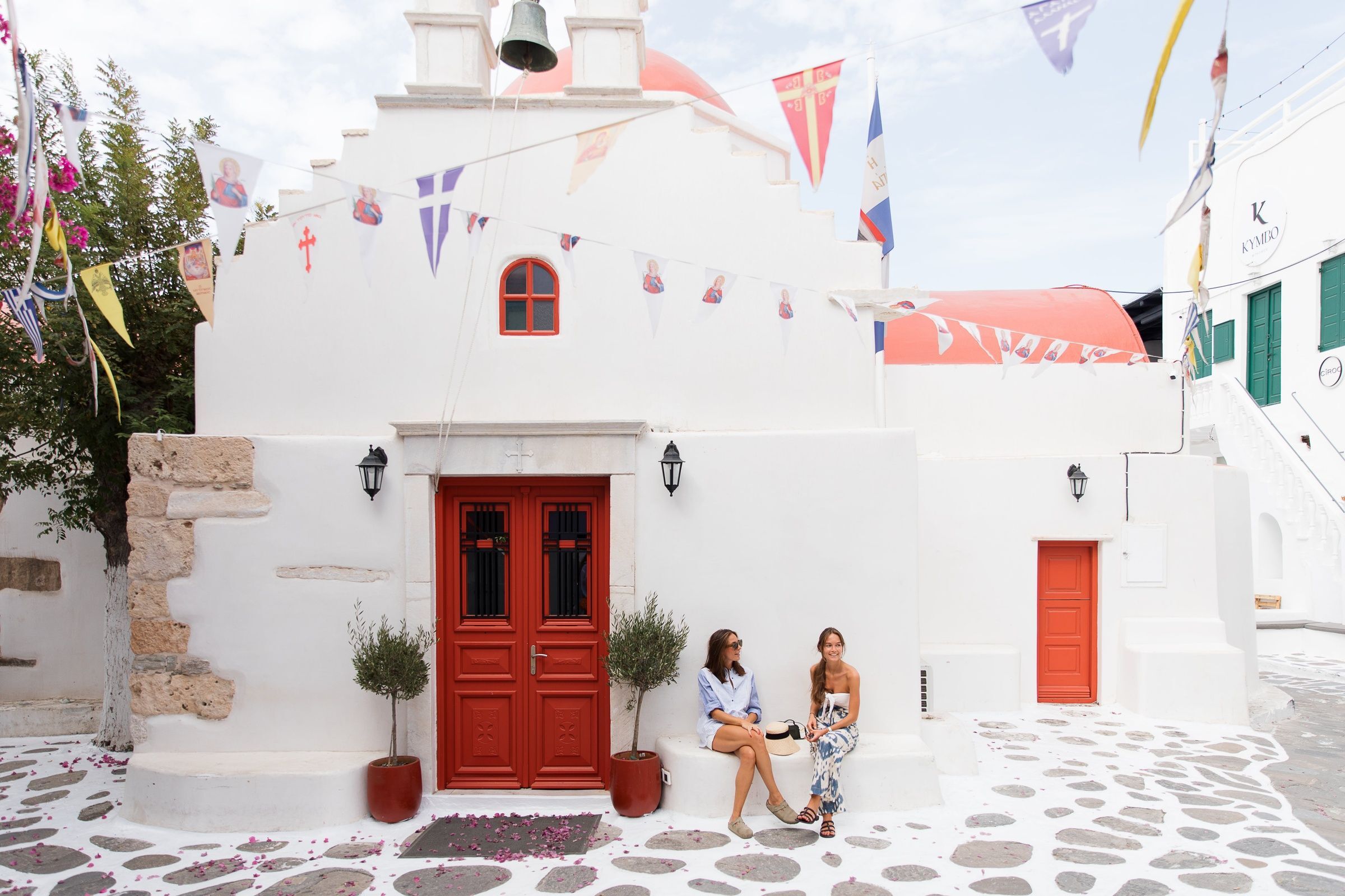 amies assise maison cycladique village villa luxe iles cyclades