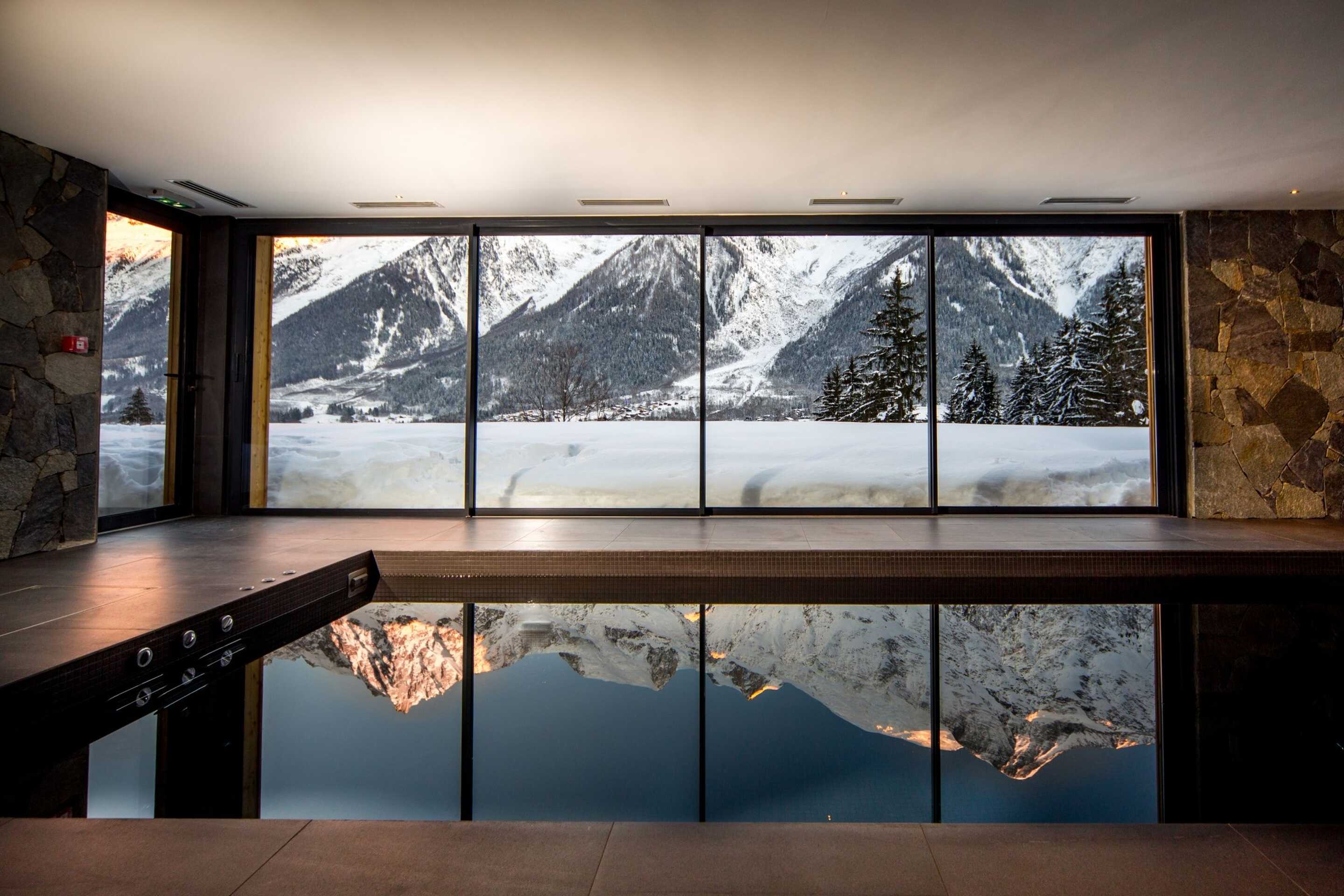 open-window-mountain-view-swimming-pool-luxury-chalet-chamonix