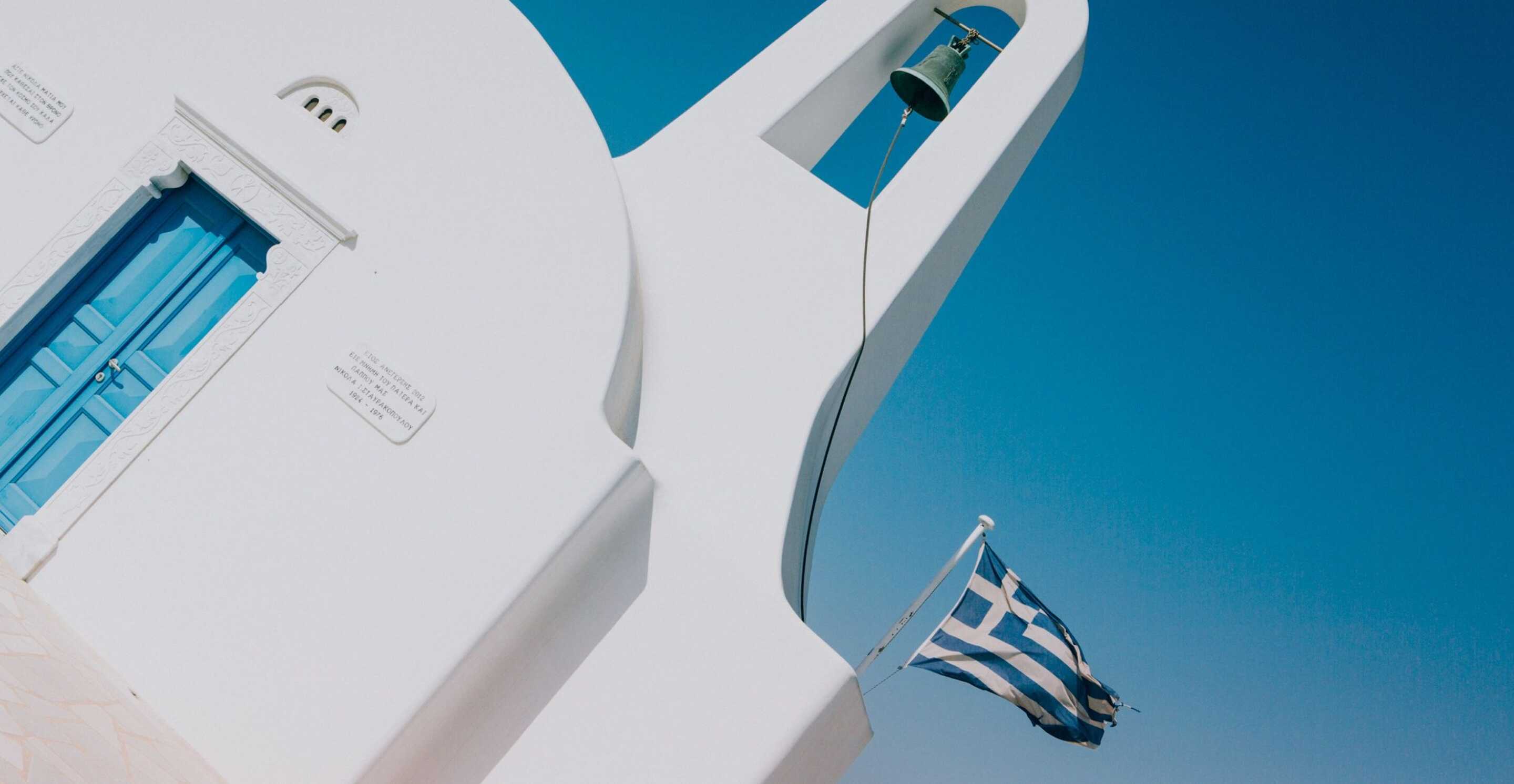 A-luxury-Greek-villa-with-an-infinity-pool-and-sea-view