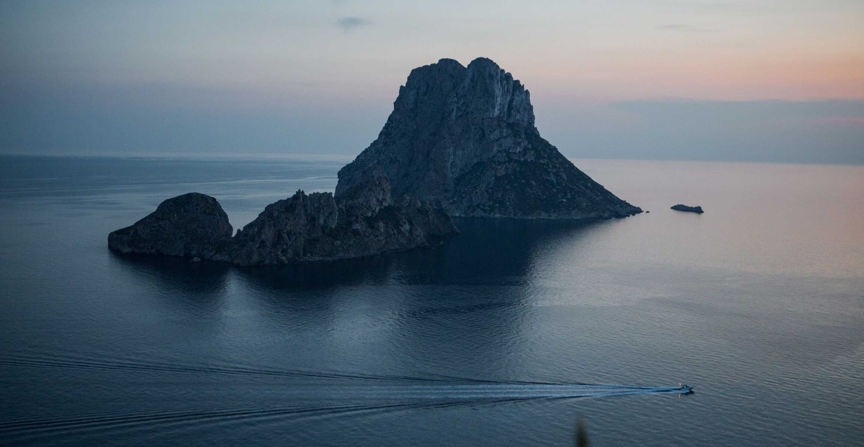 friends-walking-by-the-water-luxury-rental-balearic-islands