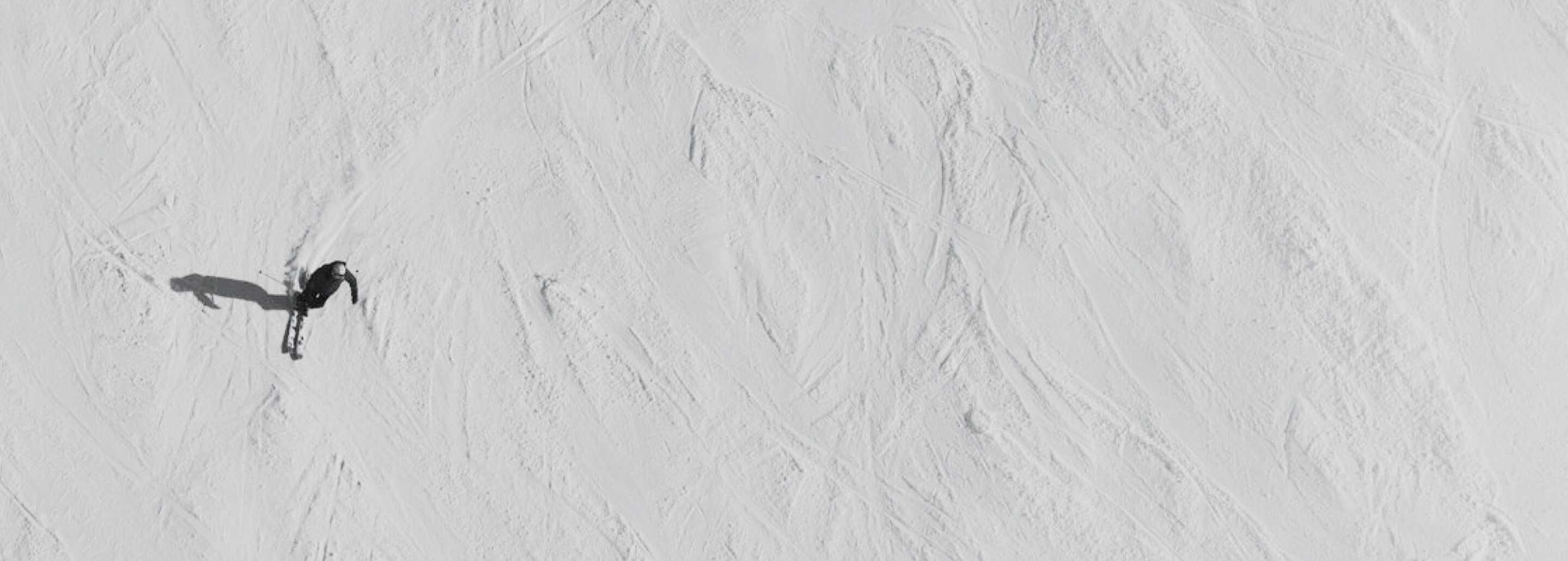 swiss-alps-three-friends-skiing