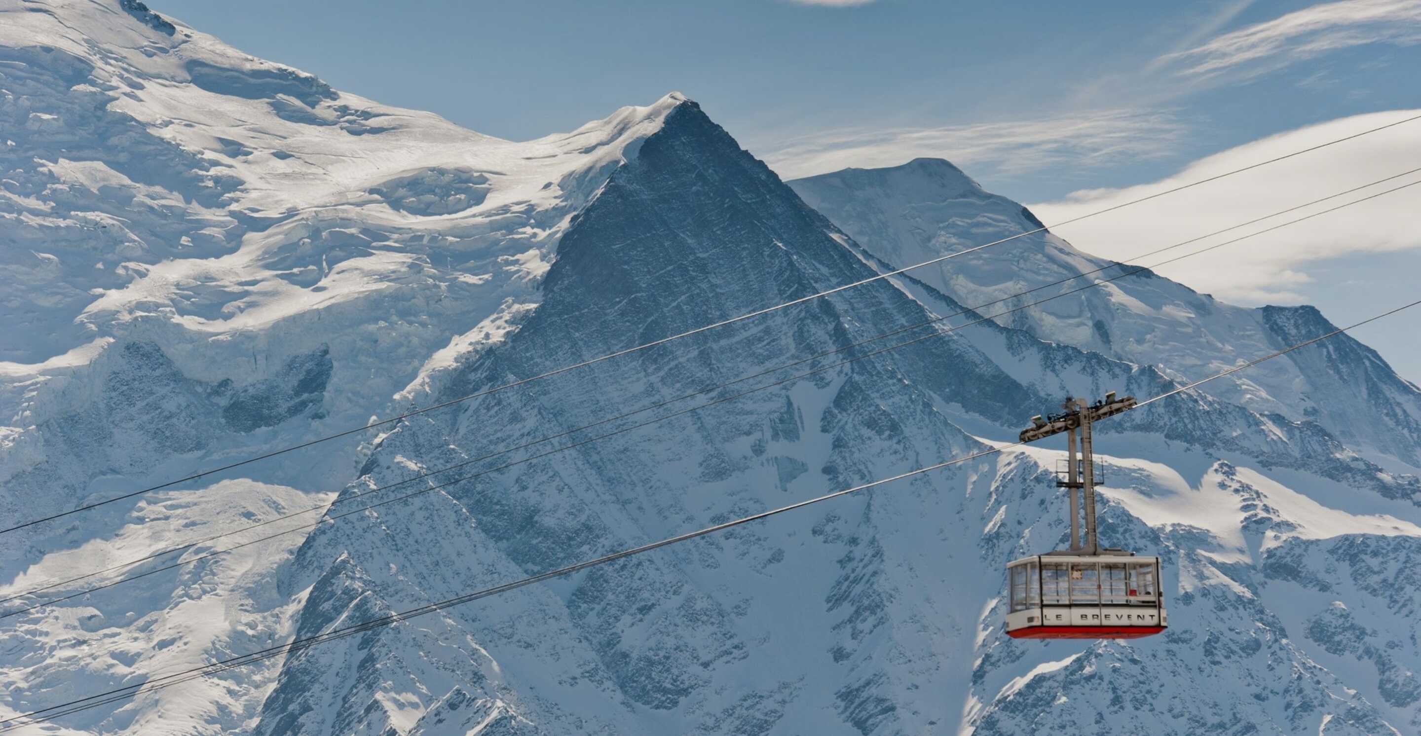 piscine-baies-vitrees-vue-montagne-chalet-luxe-chamonix