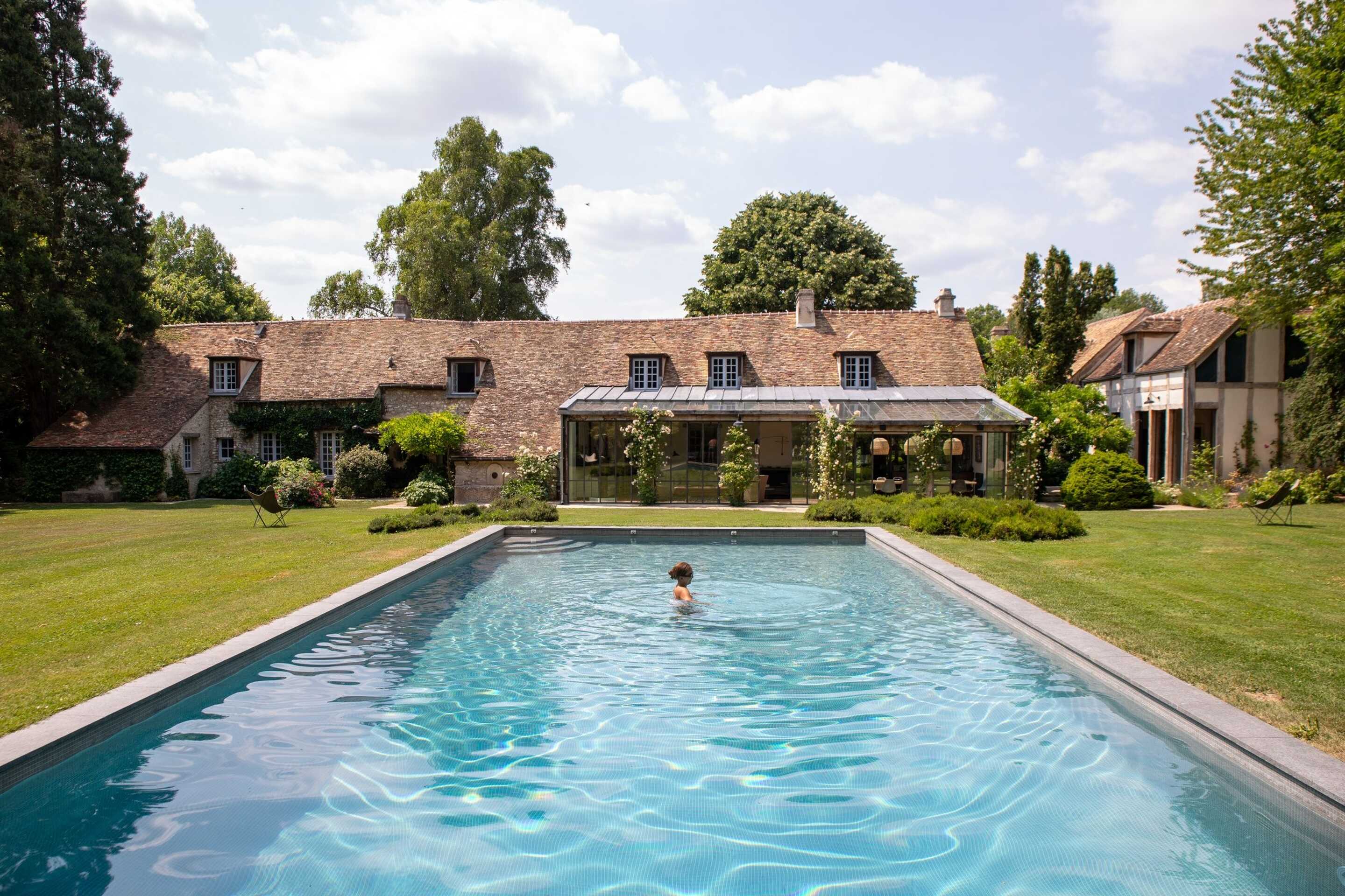 Outdoor-swimming-pool-and-villa-in-a-Normandy-luxury-property-near-to-Paris