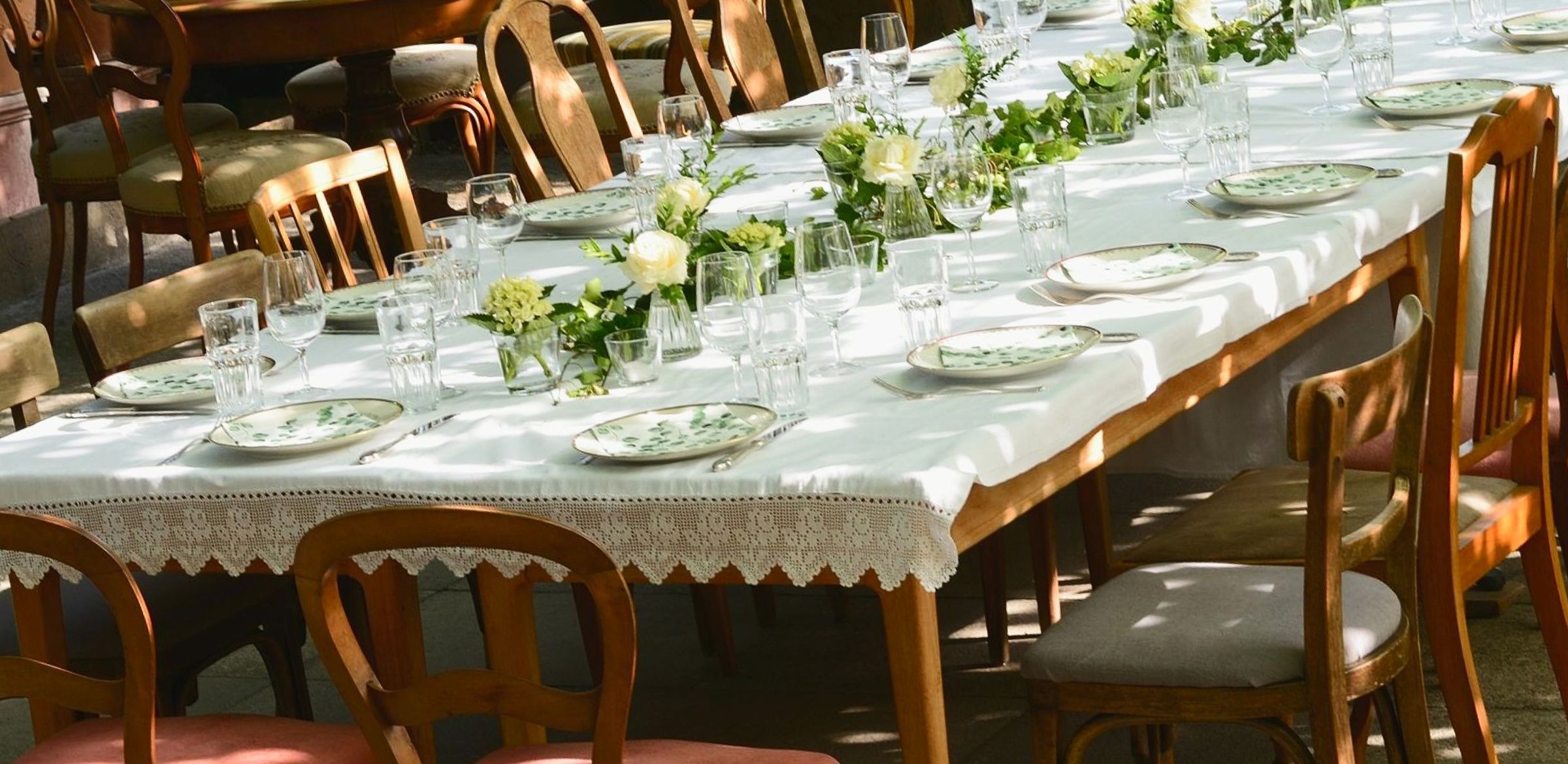 famille-nombreuse-salon-location-luxe-grande-maison