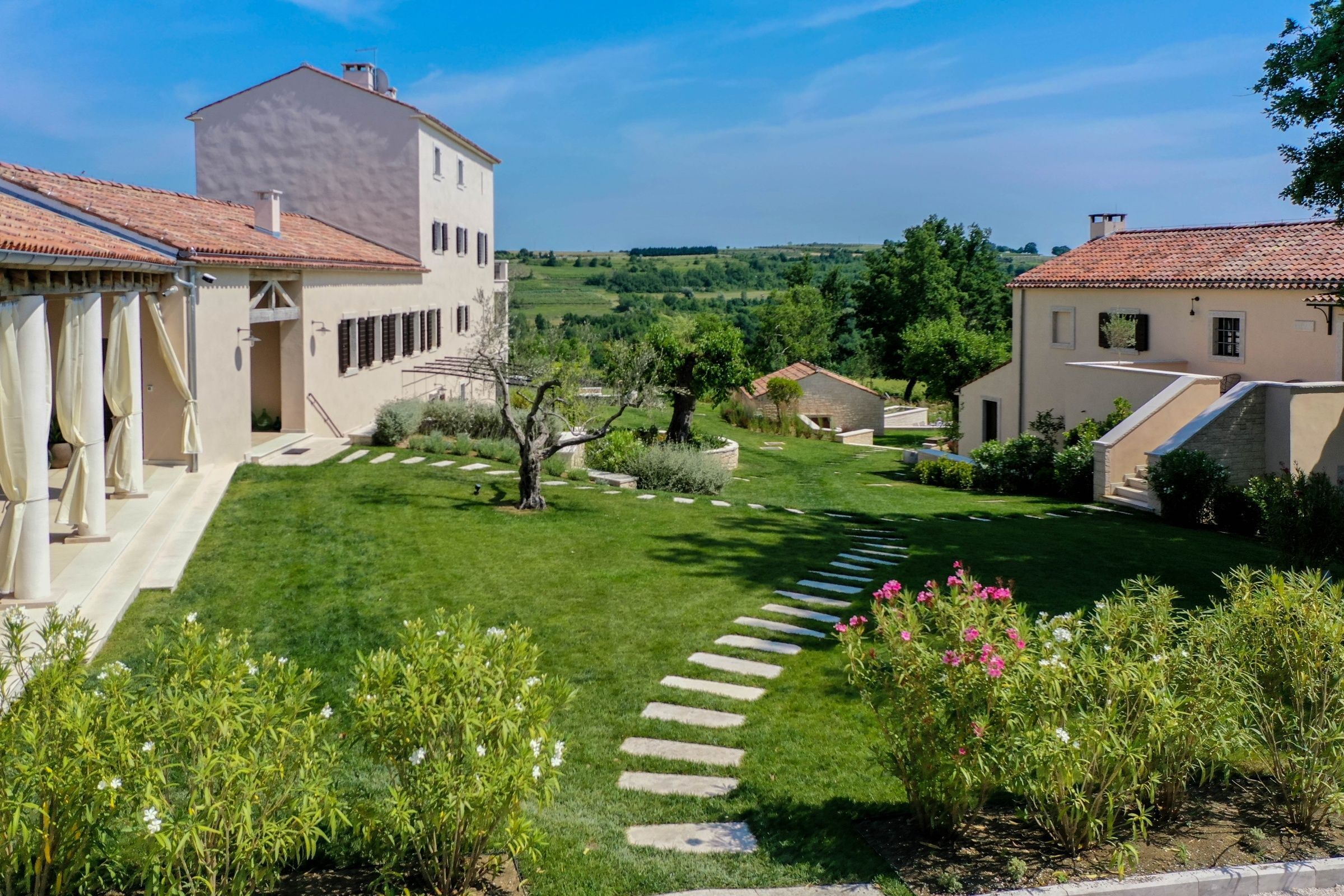 Loza Estate