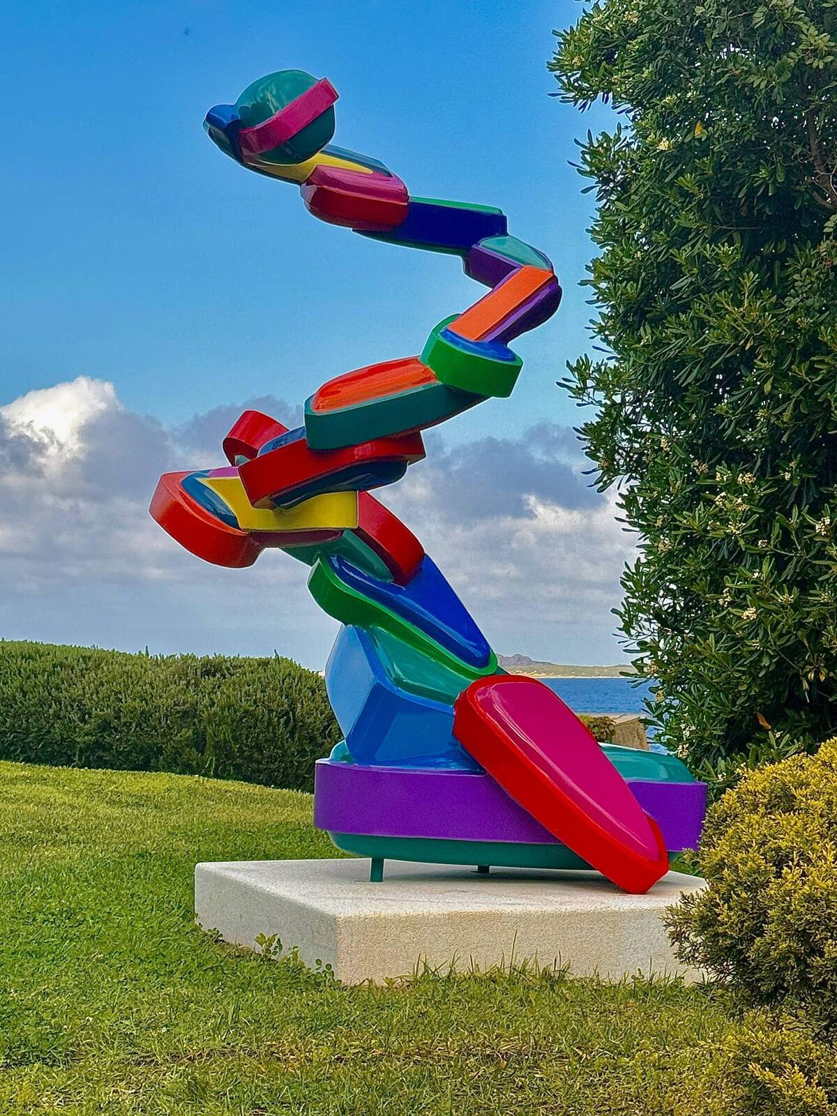 7677
