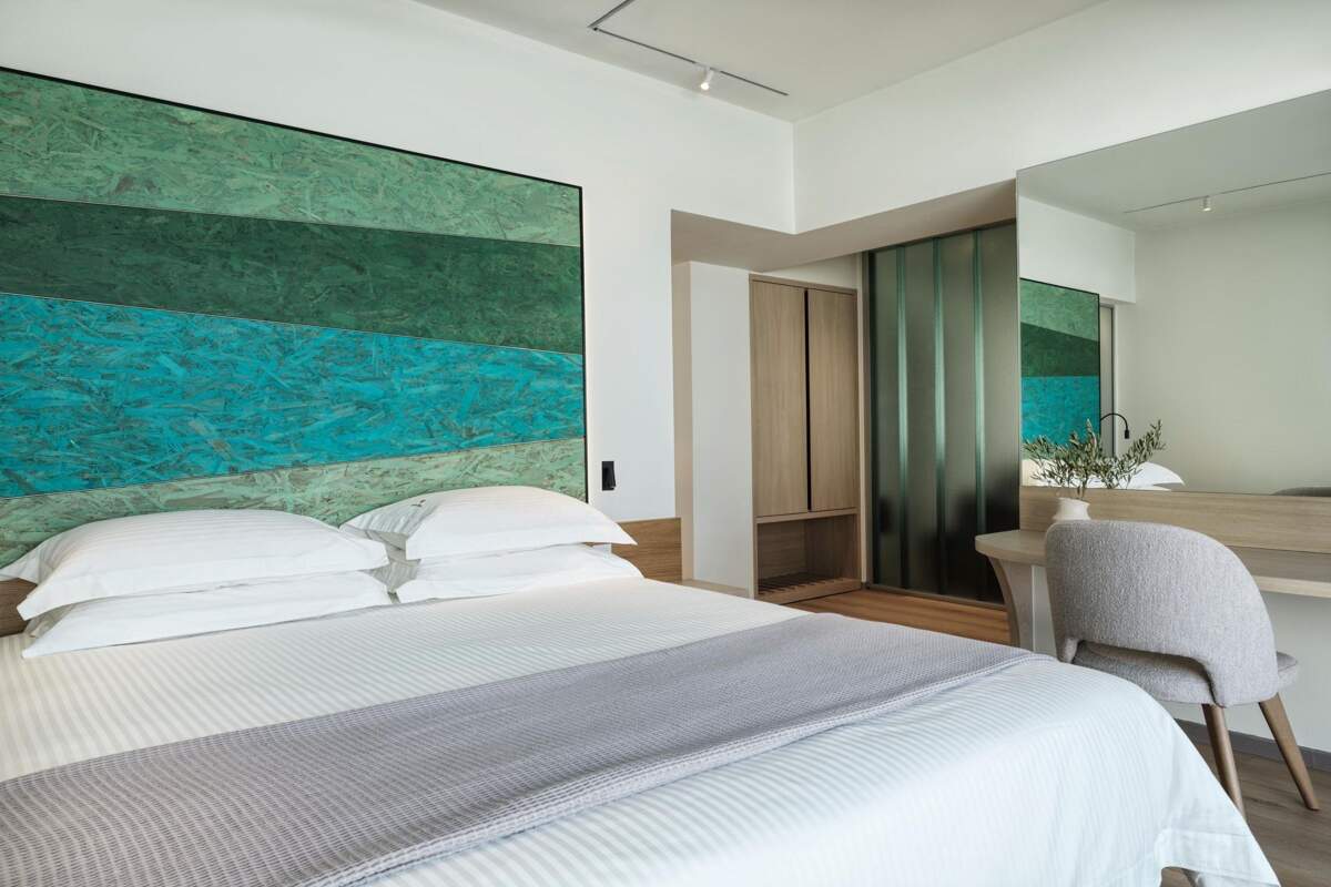 8157